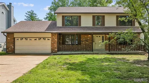 1642 La Palma Dr, Fenton, MO 63026