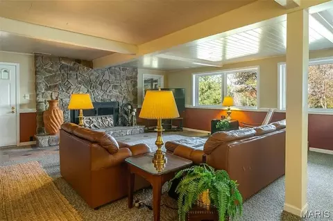 Living - 347 Roller Rd, Saint Clair, MO 63077 photo 4 of 6