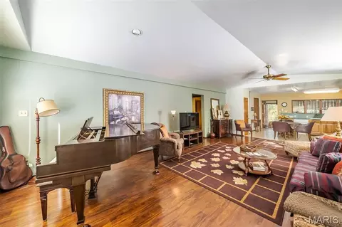 Living - 347 Roller Rd, Saint Clair, MO 63077 photo 6 of 6