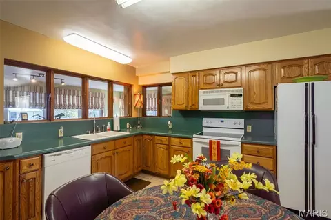 Kitchen - 347 Roller Rd, Saint Clair, MO 63077 photo 5 of 5
