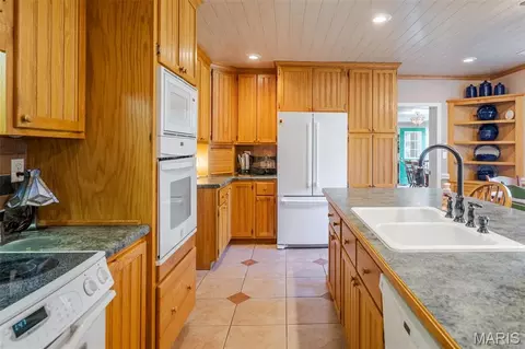 Kitchen - 347 Roller Rd, Saint Clair, MO 63077 photo 2 of 5