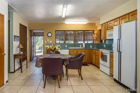 Kitchen - 347 Roller Rd, Saint Clair, MO 63077 photo 4 of 5