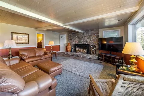 Living - 347 Roller Rd, Saint Clair, MO 63077 photo 3 of 6