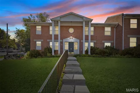 946 Marshall Ave #D, Webster Groves, MO 63119