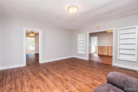 Living - 7000 Twin River Rd, Eureka, MO 63025 photo 3 of 6