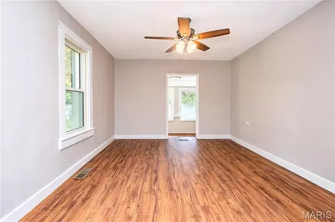 Living - 7000 Twin River Rd, Eureka, MO 63025 photo 4 of 6