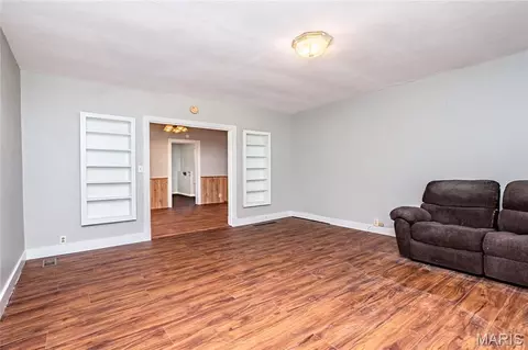 Living - 7000 Twin River Rd, Eureka, MO 63025 photo 1 of 6