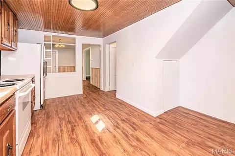 Kitchen - 7000 Twin River Rd, Eureka, MO 63025 photo 3 of 4