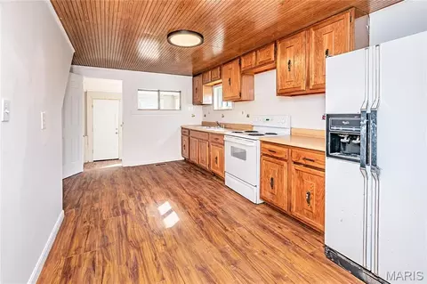 Kitchen - 7000 Twin River Rd, Eureka, MO 63025 photo 1 of 4