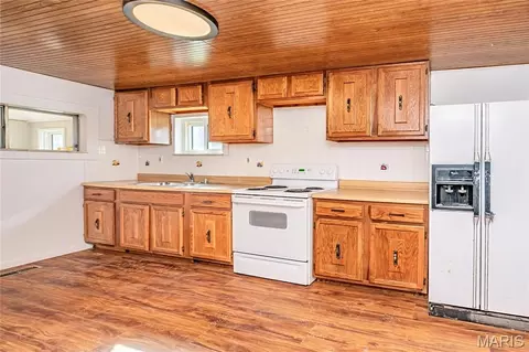 Kitchen - 7000 Twin River Rd, Eureka, MO 63025 photo 4 of 4