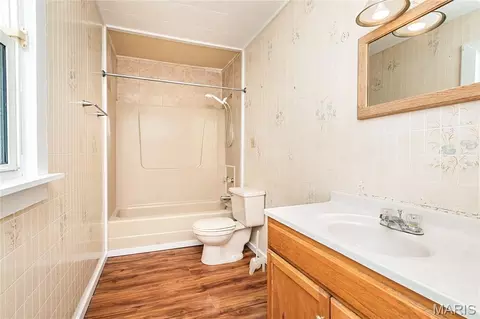 Bath - 7000 Twin River Rd, Eureka, MO 63025 photo 2 of 2