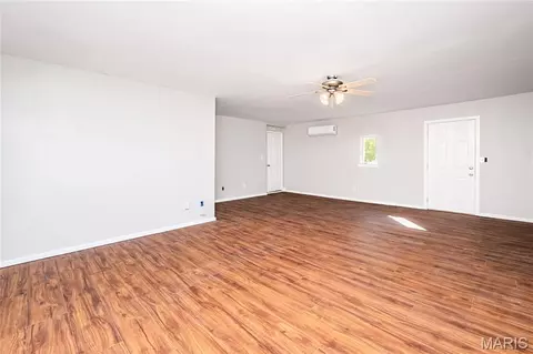 Living - 7000 Twin River Rd, Eureka, MO 63025 photo 6 of 6