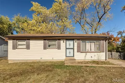 1427 Fairmeadows Ln, Saint Louis, MO 63138