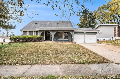 4398 Varano Dr, Florissant, MO 63033