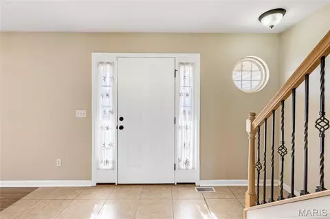 Entry Way - 672 Berrywine Ln, Arnold, MO 63010 photo 2 of 3
