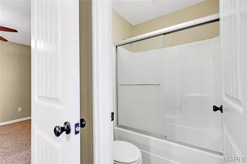 Bath - 672 Berrywine Ln, Arnold, MO 63010 photo 4 of 7