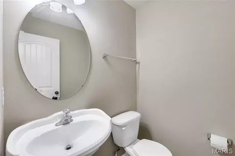 Bath - 672 Berrywine Ln, Arnold, MO 63010 photo 1 of 7