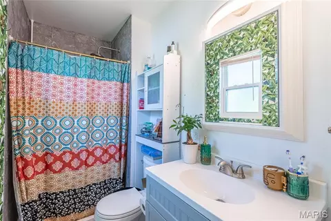 Bath - 1018 Paula Dr, Arnold, MO 63010 photo 1 of 2