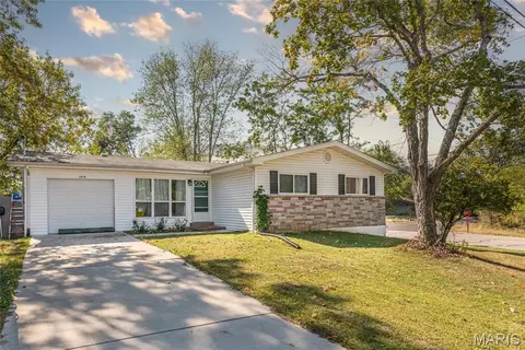 1018 Paula Dr, Arnold, MO 63010