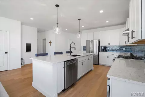 Kitchen - 5016 Pacific Crest Trl, Cottleville, MO 63304 photo 5 of 6