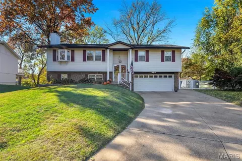 42 Chestnut Ave, Webster Groves, MO 63119