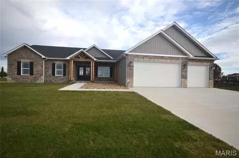 4112 Summer Oak Dr, Smithton, IL 62285