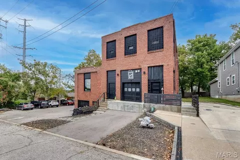 3723 Commonwealth Ave, Maplewood, MO 63143
