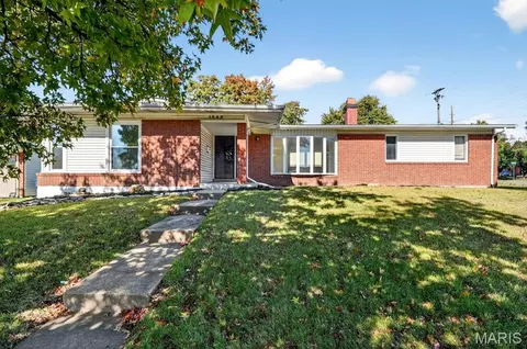 1565 Aintree Dr, Florissant, MO 63033