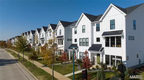 16541 Yellowwood Dr #66-301, Chesterfield, MO 63017