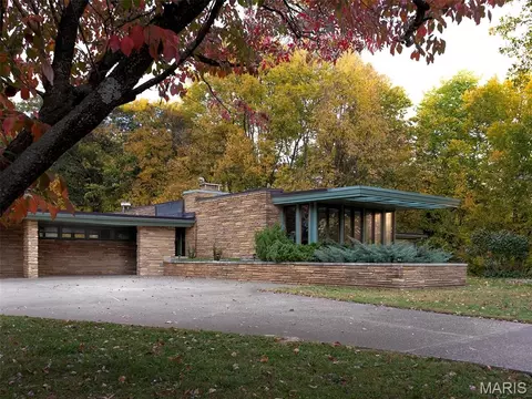 1222 W Cape Rock Dr, Cape Girardeau, MO 63701