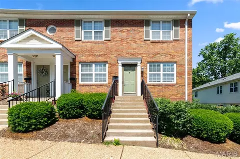1509 Swallow Dr, Saint Louis, MO 63144