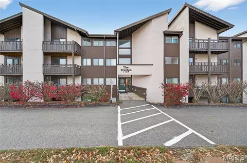 1465 Heritage Lndg #35, Saint Charles, MO 63303