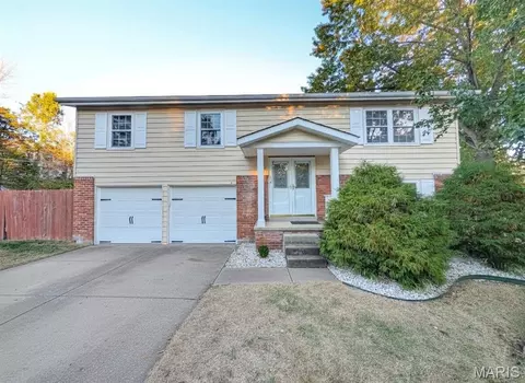 6208 Stock Bridge Cir, Saint Louis, MO 63128