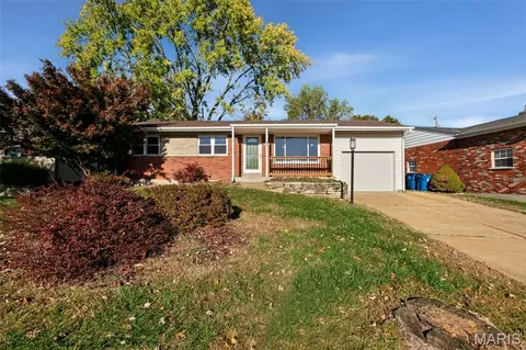 4015 Park Hill Ct, Saint Louis, MO 63125