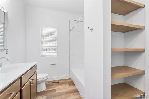 Bath - 412 Parkview Ln, Eureka, MO 63025 photo 1 of 5