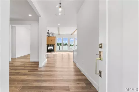Entry Way - 412 Parkview Ln, Eureka, MO 63025 photo 1 of 3