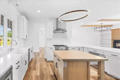 Kitchen - 412 Parkview Ln, Eureka, MO 63025 photo 2 of 2