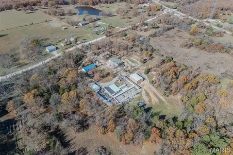 24960 Mcclurg Dr, Lebanon, MO 65536