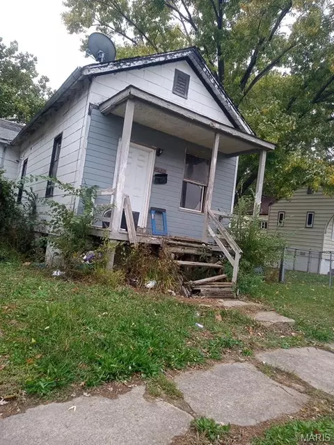 5950 Sherry Ave, Saint Louis, MO 63136