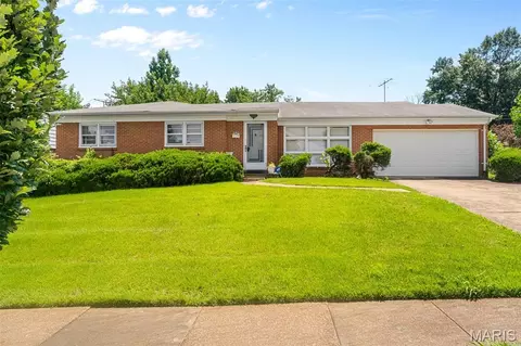7958 Glenside Pl, University City, MO 63130