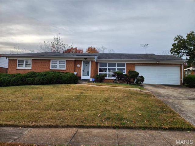 7958 Glenside Pl, University City, MO 63130