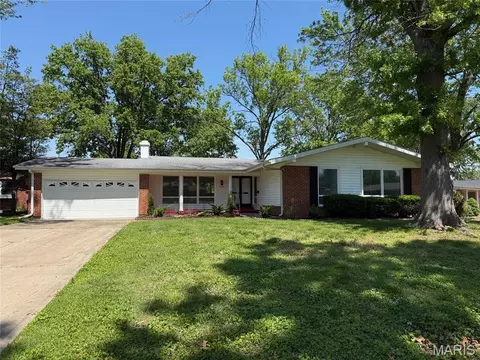 3095 Harness Dr, Florissant, MO 63033