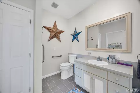 Bath - 1845 Eagle Nest Dr, Hermann, MO 65041 photo 2 of 4