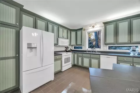 Kitchen - 1845 Eagle Nest Dr, Hermann, MO 65041 photo 2 of 6