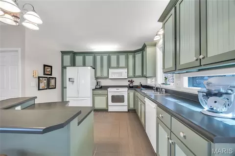 Kitchen - 1845 Eagle Nest Dr, Hermann, MO 65041 photo 3 of 6