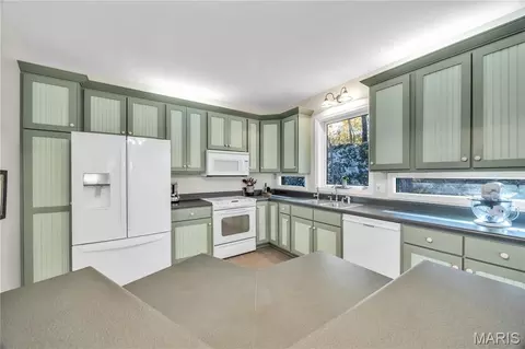 Kitchen - 1845 Eagle Nest Dr, Hermann, MO 65041 photo 5 of 6