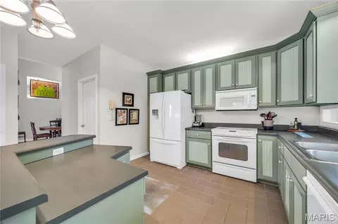 Kitchen - 1845 Eagle Nest Dr, Hermann, MO 65041 photo 4 of 6