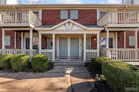 1432 Thrush Pl, Brentwood, MO 63144
