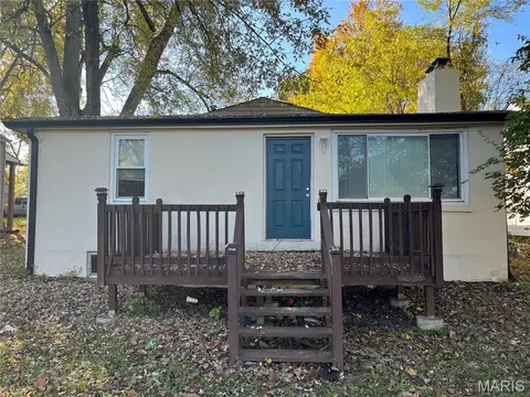 9833 Balboa Dr, Saint Louis, MO 63136