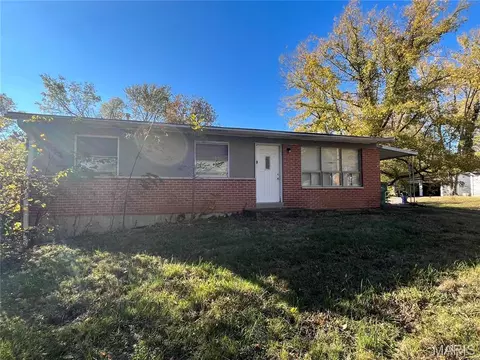 10147 Mayfair Dr, Saint Louis, MO 63136